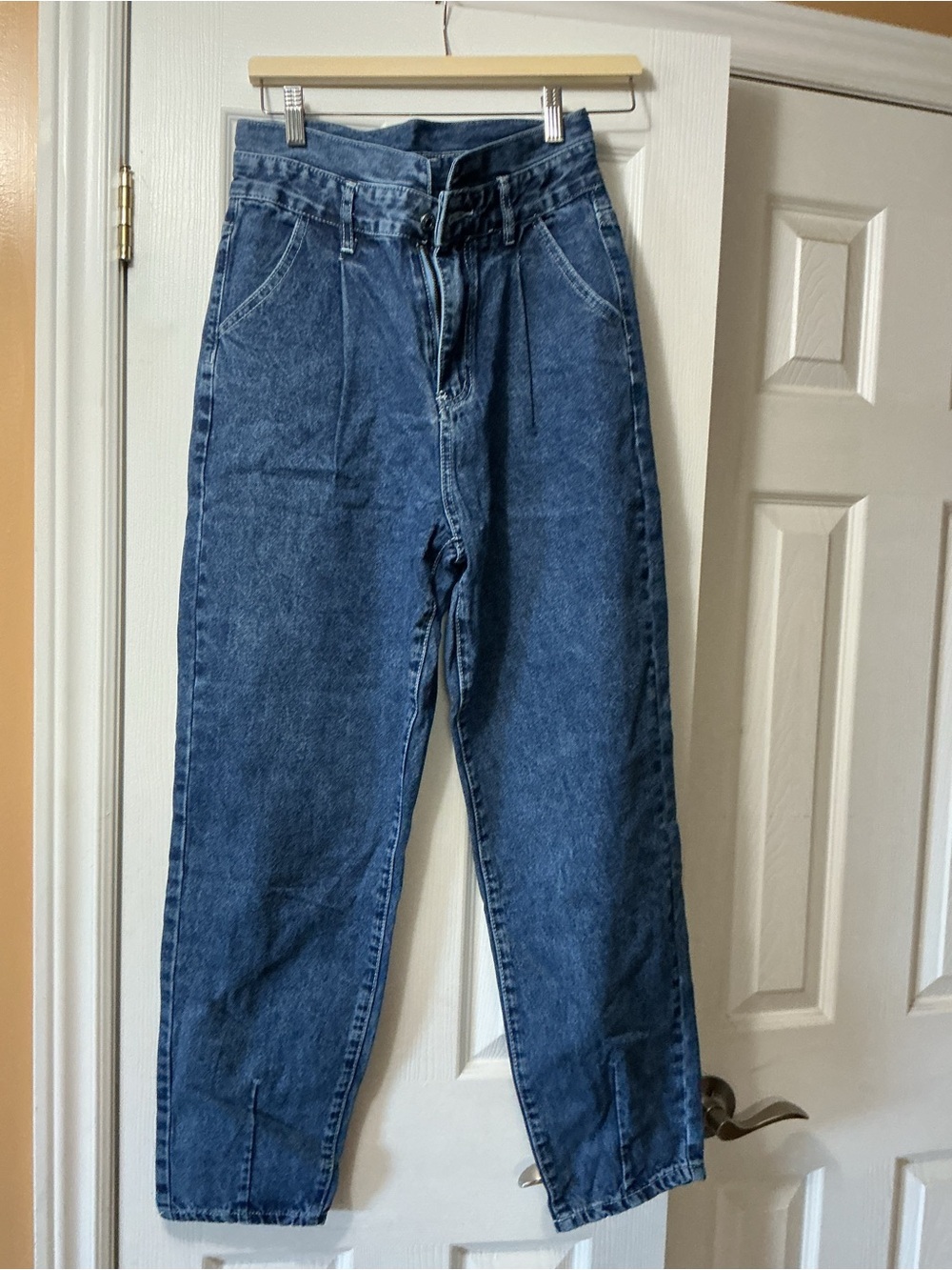 Classic High-Waist Blue Mens Jeans